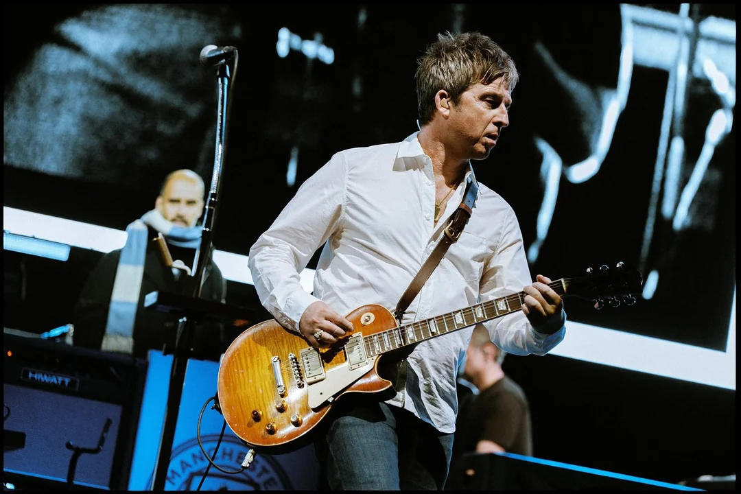 Noel Gallagher Accepts Songwriter of the Year Award at The Brits “I’m going to start by saying, I’ve got to thank my brother.”